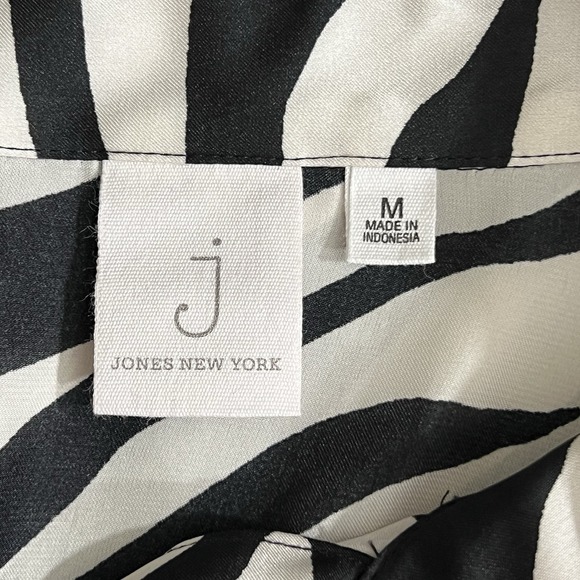 Jones New York Zebra Print Blouse Women's Size M Button Down Long Sleeve - Picture 9 of 10